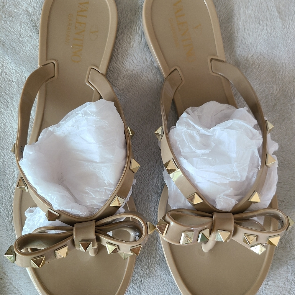 Valentino Garavani Rockstud Thong Jelly Sandals